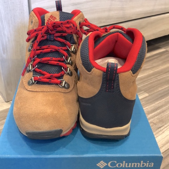❤️🐻💙Columbia Hiking Boots - Waterproof 💦 Size: 4Y or 6W🥾 worn once! - Picture 5 of 12